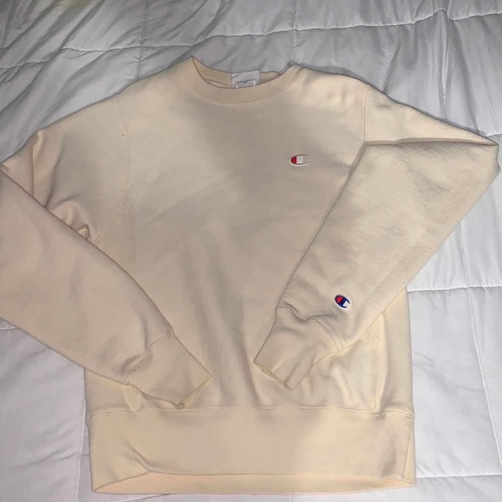 Selling this XS champion crew neck. It’s a creamy beige color, cute for the fall